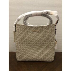 Michael Kors Jet Set Travel Vanilla Large Messenger, NWT